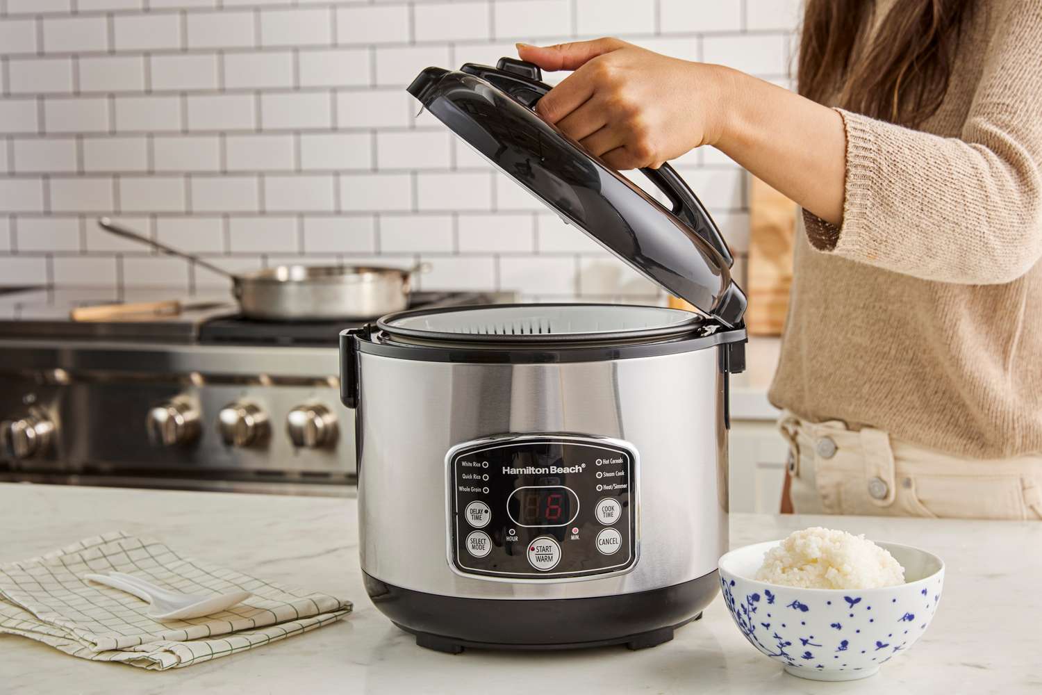 Best rice cookers under $200 lined up for comparison