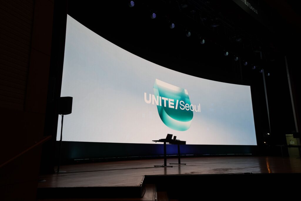 Unite Seoul stage where Unity 7 was announced